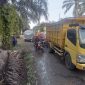 Truk rusak di ruas jalan Koto Sawah.