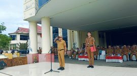 Gambar: Saat Pj Bupati Darwin Muksin Pimpin  apel Perdana yang Berlangsung di Depan Kantor Bupati Bolmut (Potret IB)