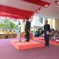 Bupati Boltara Sirajuddin Lasena saat menjadi Nn inspektur upacara di halaman Kantor Bupati BOlTARA (Potret IB)