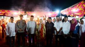 Wakil Gubernur Gorontalo, Idah Syahidah Rusli Habibie Saat Menghadiri Festival Apangi dan Pawai Obor di Desa Pantungo, Telaga Biru. (Foto: HUMAS) 