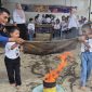 Para siswa TK di Pemalang sedang di edukasi penanganan kebakaran oleh Damkar Pemalang.( Foto: Ragil)