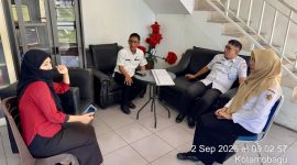Asisten Bidang Perekonomian dan Pembangunan Setda Kota Kotamobagu Noval C. Manoppo bersama jajaran saat melakukan pemantauan pada sejumlah SPBU di Kota Kotamobagu. (Dok : Dy)