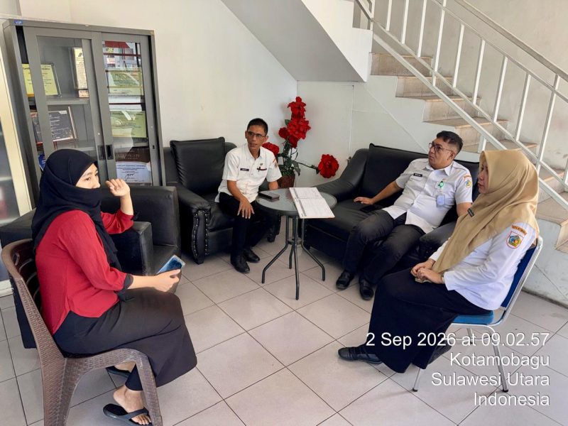 Asisten Bidang Perekonomian dan Pembangunan Setda Kota Kotamobagu Noval C. Manoppo bersama jajaran saat melakukan pemantauan pada sejumlah SPBU di Kota Kotamobagu. (Dok : Dy)
